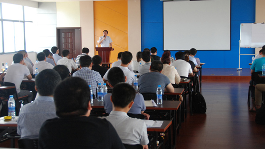 公司召開(kāi)上半年生產(chǎn)經(jīng)營(yíng)工作會(huì)議