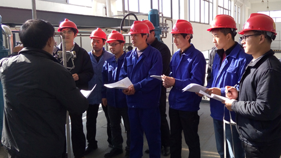 研究所、原料藥生產(chǎn)車間開展安全和操作規(guī)程現(xiàn)場(chǎng)培訓(xùn)