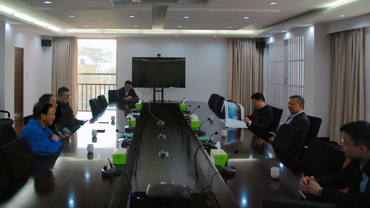 國家藥監(jiān)局中藥管理戰(zhàn)略決策專家咨詢委員會主任委員、中國藥學會理事長、國家食藥總局原副局長孫咸澤來公司走訪調研